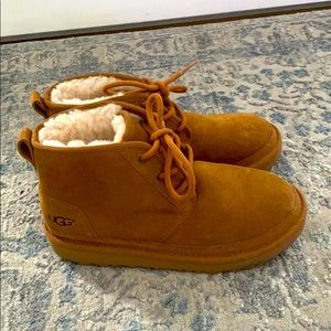Boys Uggs Like New size 3